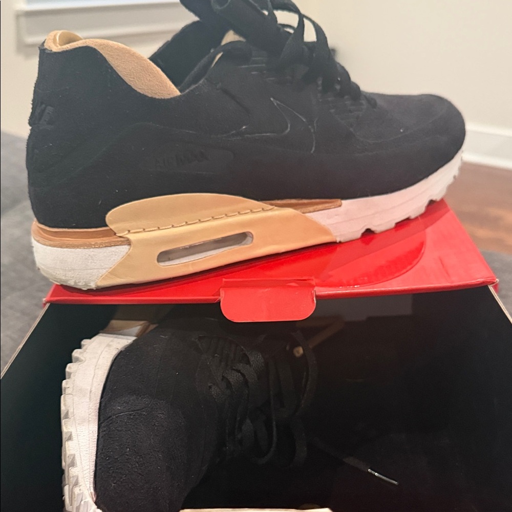 Nike Air Max 90 Royal - Black and White